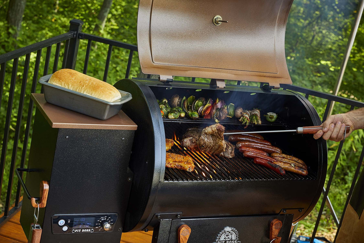 Wood Fired Pellet Grill with Flamebroiler Z810