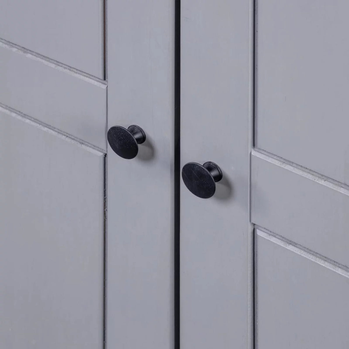 3-Door Gray Pine Wardrobe I5933